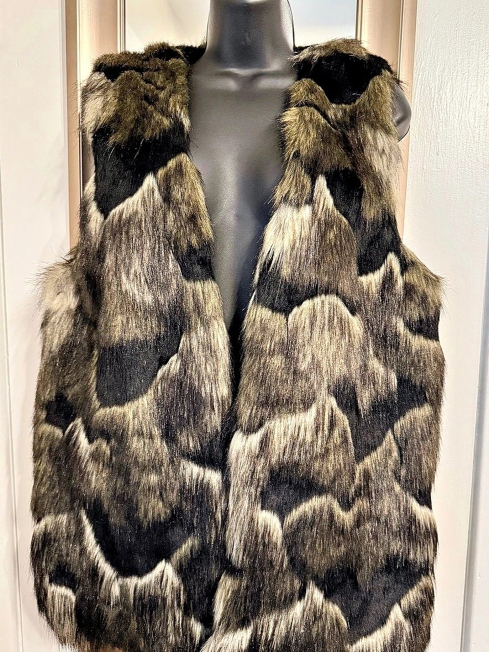 Forever 21 Faux Fur Animal Print Vest Size Large Like New